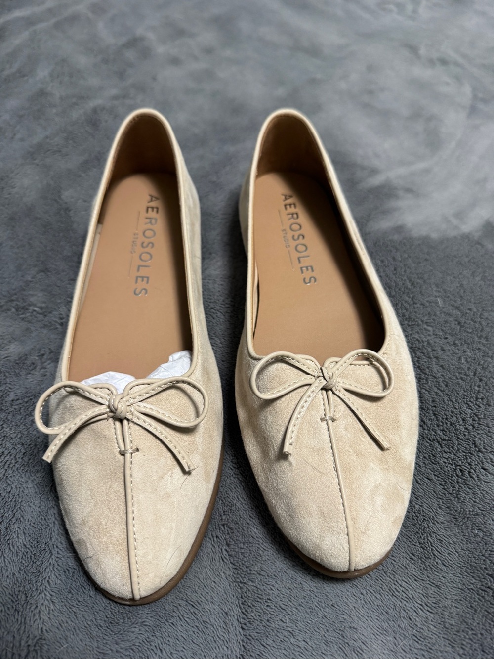 AEROSOLES Light Beige Suede Bow Pointed-Toe Flats